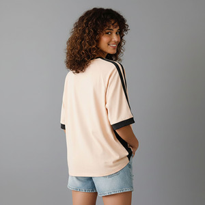 เสื้อยืดโอเวอร์ไซส์ผู้หญิงผ้าฝ้าย 100% รักษ์โลก รุ่นใหม่ล่าสุดสำหรับฤดูร้อน ไซส์พลัส ทรงหลวม ตกไหล่ แต่งลายปัก สีสันปรับแต่งได้ 2 สี - Product Image 5