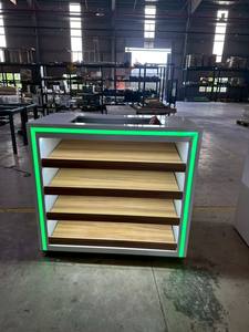 Vitrine en métal avec éclairage LED et fond solide |   Recyclable, haute qualité, taille personnalisable |   Service OEM disponible - Product Image 5