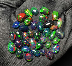 Lot de pierres précieuses opale noire éthiopienne naturelle, formes mélangées, cabochons, 6-12 mm, opale noire multicolore pour la création de bijoux - Product Image 1