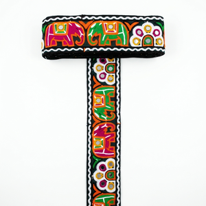 Bordure décorative en dentelle brodée à la main avec motifs miroir pour Saree, Lehenga, vêtements de mariée, confection de mode et artisanat - Product Image 1
