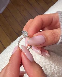 Bague de fiançailles solitaire en or massif 14 carats avec diamant de laboratoire taille marquise et ronde de 2 carats, sertie à griffes, bijou raffiné pour anniversaire - Product Image 4