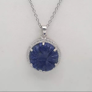 Colgante floral de lapislázuli en plata de ley con halo de circonitas, joyería de piedra natural hecha a mano, elegante regalo para mujer - Product Image 1