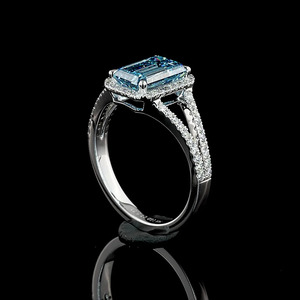 Bague de fiançailles en or 10K 14K 18K ou argent 925 935 avec halo de diamants taille émeraude bleu vif certifiés IGI, cultivés en laboratoire, à deux branches - Product Image 3