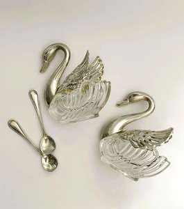 Salero y pimentero de lujo en forma de cisne, de metal y vidrio, para mesa, elegante juego de condimentos para comidas finas y servicio a los invitados. - Product Image 3