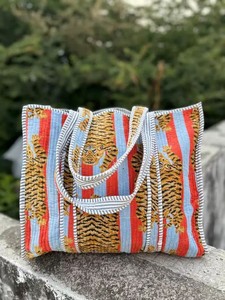 Bolso de Hombro Acolchado de Terciopelo Estampado a la Moda para Damas, Ligero y Cómodo de Llevar - Product Image 1
