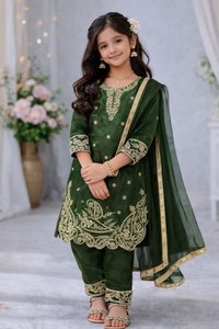 Ensemble ethnique élégant en soie pour filles avec broderie, palazzo et dupatta – Collection de tenues de fête - Product Image 2