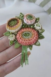 Broche Bordado con Cuentas de Primera Calidad MD HANDICRAFTS para Niños y Mujeres, para Bodas, Fiestas y Eventos Festivos, 16-20 años - Product Image 5