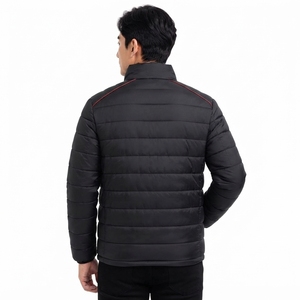 Veste matelassée pour homme avec rembourrage épais, tissu extérieur lisse, intérieur chaud, silhouette moderne et poches pratiques - Product Image 2