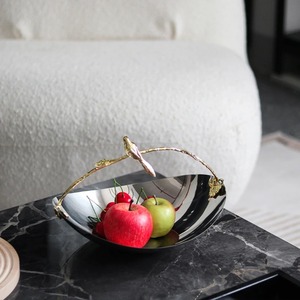 Artículo Decorativo Moderno Personalizado para el Hogar, Frutero Decorativo Único de Acero con Atractivos Detalles de Pájaro en Latón en el Asa - Product Image 6