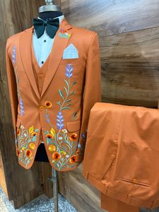 Ensemble de costume western brodé orange brûlé pour homme avec motif floral – Costume de mariage cowboy 3 pièces (blazer, gilet et pantalon) - Product Image 5