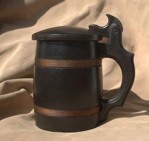 Mug en bois rayé en forme de baril - Product Image 4