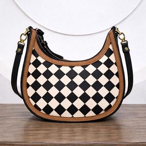 Bolso de Mano de Cuero Tallado a Mano de Diseño Moderno, Bolso Bandolera Estilo Bohemio Gitano, Bolso de Hombro Hecho a Mano con Diseño de Cuadros Estilo Occidental - Product Image 4