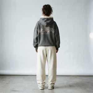 Conjunto de Sudadera con Capucha Gris Oscuro Personalizada y Pantalones Anchos de Felpa Crema, de Algodón, Estilo Urbano Oversize, Venta al por Mayor OEM - Product Image 2