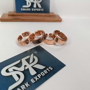 Bague de thérapie magnétique en cuivre à motif texturé, faite à la main, large, bijou artisanal de déclaration, moderne, antique, traditionnel - Product Image 5