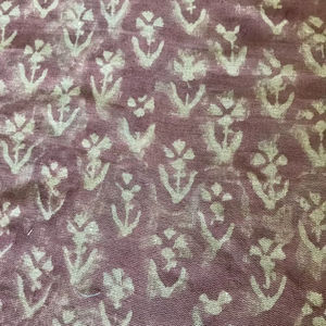 Tela de algodón estampada a mano – Base rosa claro con estampado floral Buti blanco, textil tradicional indio - Product Image 2