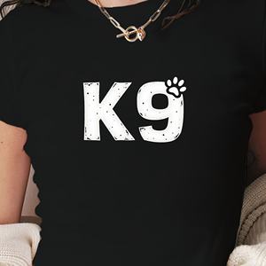 Camiseta corta de punto ajustada Y2K con diseño de huellas de perro K9 para mujer - Product Image 2