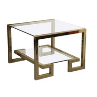 Table basse en métal haut de gamme avec plateau en verre, meuble moderne, pièce maîtresse pour les intérieurs de salon sophistiqués