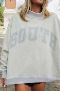 Sudadera Oversize de Cuello Redondo para Mujer, Gris Claro, con Estampado de Letras 'South', Hombros Caídos, de Algodón Tejido, para Otoño - Product Image 3