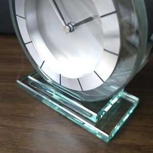 Horloge de bureau en verre à succès, design circulaire moderne, mouvement à quartz, affichage silencieux des aiguilles, fonctionne sur piles - Product Image 3