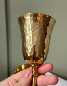 แก้วไวน์ดีไซน์คลาสสิกแบบขายส่ง สลักลายด้วยมือ แก้วค็อกเทลทรงโกเบลต์เคลือบทอง ราคาประหยัด ของขวัญโลหะ - Product Image 4