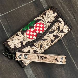 Carteras de mano de cuero genuino con grabado floral hecho a mano para mujer, diseño de cereza a cuadros, monederos de noche con correa para la muñeca y tarjeteros. - Product Image 4
