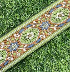 Encaje Rapiyar de alta calidad ideal para bordes de sarees, lehengas, estilismo de vestidos y calzado. - Product Image 1