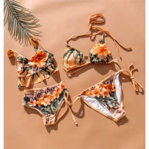 Conjunto de Trajes de Baño Familiares Personalizados con Estampado Floral, Trajes de Baño Tropicales para la Playa - Product Image 5