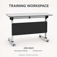 Table de formation mobile moderne avec panneau de discrétion noir, pieds en T blancs courbés et roulettes pour bureau et salle de conférence