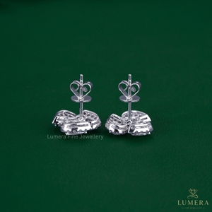 Boucles d'oreilles clous en or massif 14 carats avec diamant de laboratoire taille poire, triple halo et motif floral minimaliste, pour usage quotidien - Product Image 2