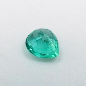 พลอยมรกตแซมเบีย ยี่ห้อ HAYAAT GEMS น้ำหนัก 0.20 กะรัต รูปทรงลูกแพร์เจียระไนแบบมรกต ขนาด 4.5x4x2.5 มม. สำหรับทำเครื่องประดับ - Product Image 5