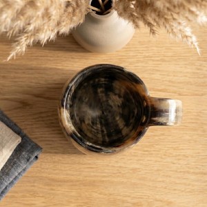 Mug en corne élégant, fabriqué artisanallement, motif uni, durable et magnifique, avec une touche historique – Possédez une œuvre d'art durable. - Product Image 4