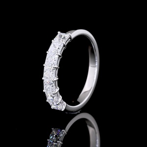Bague de mariage pour femme en or blanc massif 18 carats avec demi-alliance en diamants de laboratoire taille princesse de 1 carat certifiés IGI – Bague de mariée - Product Image 2