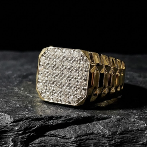 Bague Chevalière Diamantée pour Homme en Or Jaune Massif 18 carats, Naturelle et Authentique, Massif et Épaisse, avec Tête Carrée et Bande Cannelée Pavée, Bijoux de Luxe - Product Image 4