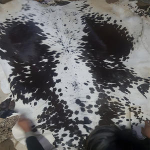 Piel auténtica de vacuno de diseño para decoración de tiendas de lujo, alfombra de suelo de cuero genuino para casas de montaña, piel para bodas rústicas - Product Image 1