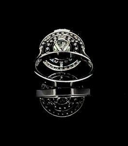 แหวนเพชรรัศมีคู่ที่สวยงามพร้อมหินตรงกลาง1.21 CT และเพชรเน้น0.80 CT - Product Image 2
