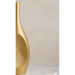 Impresionante Florero de Metal Dorado con un Centro Ovalado con Textura de Rayos de Sol y una Forma Moderna y Elegante para una Decoración del Hogar Sofisticada - Product Image 6
