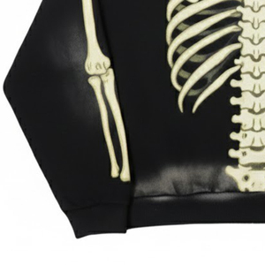Sweat à capuche unisexe personnalisé avec fermeture éclair, motifs squelettiques artistiques, design confortable et mode alternative moderne - Product Image 2