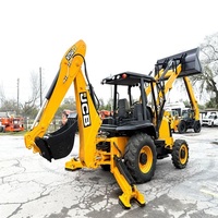 Chargeuse-pelleteuse industrielle JCB 3CX pour travaux d'excavation, de chargement, de terrassement et de construction intensifs