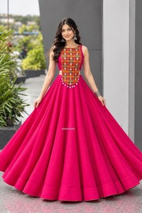 Ensemble Lehenga Choli en Soie Rose Brodé Style Romain, Longueur Ras du Sol, Tenue Traditionnelle Indienne pour Mariage, Entièrement Cousu, Coupe Ample pour Femme - Product Image 5