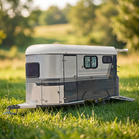 Remorque porte-chevaux sur mesure Safe-towing 2HSL-L400, couleur personnalisée, avec rampe, chargement direct, rangement, armoire et boîte à équipement.