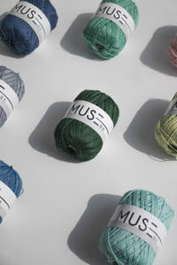 Hilo de poliéster de ganchillo abierto para venta al por mayor [Muse (65g)] Hecho en Corea del Sur Fino y brillante de alta calidad para tejedores de ganchillo - Product Image 5