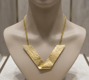 Collier pendentif en laiton texturé en forme de V fait main, chaîne dorée, revêtement anti-ternissement, longueur 22 pouces, pour femme - Product Image 3