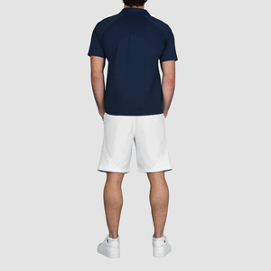 Polo à manches courtes bleu marine pour homme, couleur unie, tricoté, respirant, style décontracté, coupe classique, avec short blanc et baskets - Product Image 2