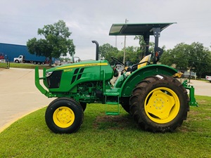 Tracteur agricole John Deere 5045E 45 CV de qualité supérieure, directement de l'usine, avec moteur puissant et conception économe en carburant - Product Image 5