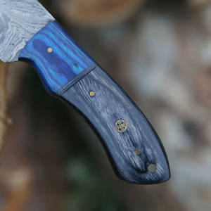 Cuchillo de Caza de Acero de Damasco de Alta Calidad con Espiga Completa y Agarre Cómodo para Actividades al Aire Libre y Supervivencia - Product Image 4