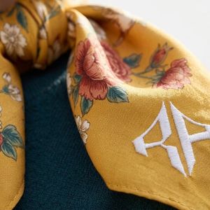 Pañuelos Cuadrados para Mujer al por Mayor, Nueva Colección de Alta Calidad, 100% Seda, Material Premium, Color Sólido, para Uso en Exteriores, con Logotipo Personalizado - Product Image 5