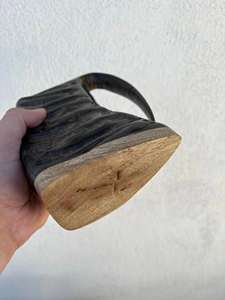 Jarra decorativa con forma de cuerno vikingo, hecha a mano para coleccionistas, para hidromiel, cerveza y fiestas medievales. - Product Image 2