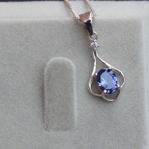 Élégant pendentif de fiançailles en tanzanite de laboratoire, en argent sterling 925 plaqué or, serti clos, collier vintage avec pierre précieuse, cadeau pour elle - Product Image 2