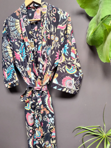 Bata Kimono de Algodón Suave y Transpirable con Estampado Digital de Dibujos Animados para Mujer, Camisón de Verano Hecho a Mano con Cuello en V y Elástico, de Naaz Textile - Product Image 3