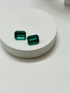 Émeraudes zambiennes naturelles non traitées, paire assortie taille émeraude 5,20 carats, vert émeraude, qualité très fine, certifiées IGI, coupe excellente, Sadiya - Product Image 5